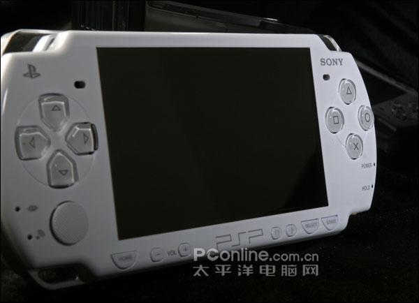 轻薄至尊掌机王 psp2000华丽硬撼ps3