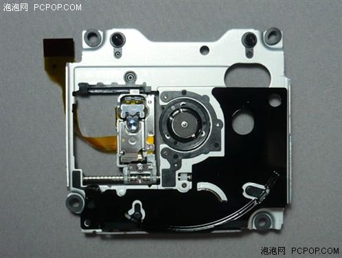 光驱的正面,下面黑色的小点就是umd感应开关