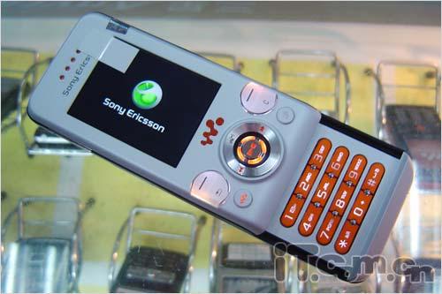 手机 手机促销线报专题 正文   虽然此前索爱推出的滑盖音乐手机w850c