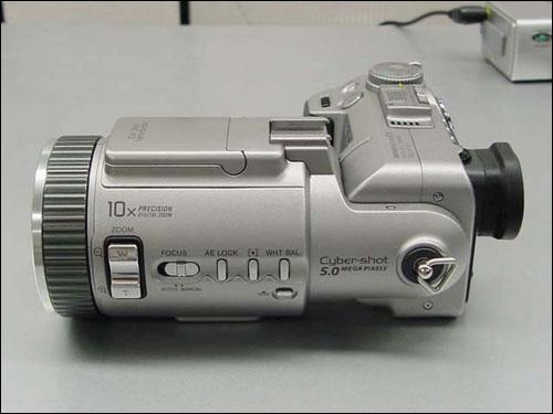 索尼dsc-f707v在其他厂家还在坚持400万是主流的时候,在大家还在讨论