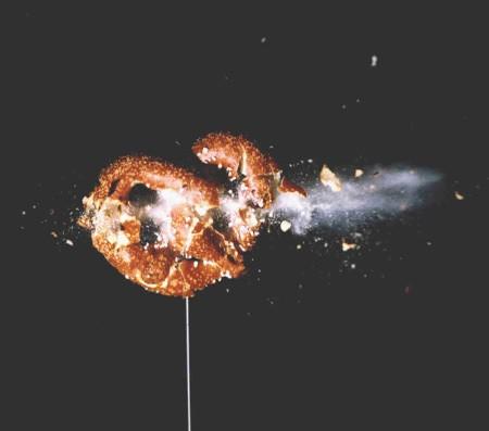 子弹穿过的瞬间 高速相机拍下的画面(3)