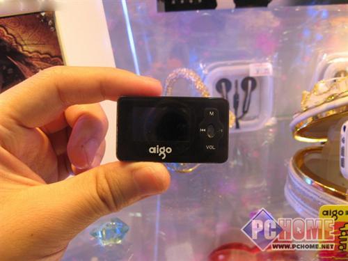 点击查看本文图片 爱国者 E5808(1GB) - 再现宝盒魔力 爱国者E5808惊喜大降价