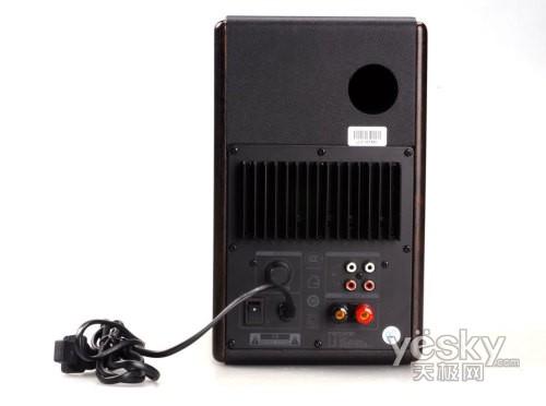 麦博fc230背部麦博fc230是一款具有遥控功能的音箱,其背部仅有音量