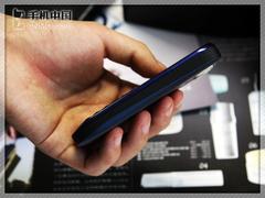 价高摄像头缩水还无GPS 诺基亚E63评测 