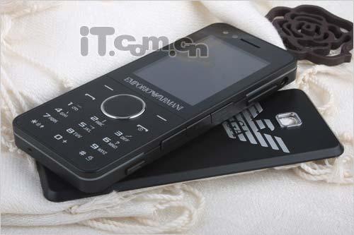 全国首发 二代三星阿玛尼手机M7500评测