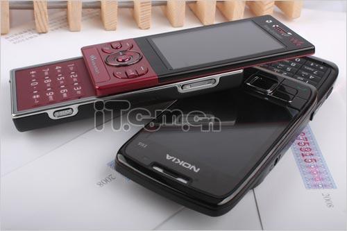 时尚对决 索尼爱立信W705激斗诺基亚E66