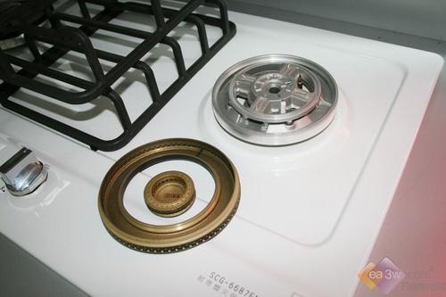 倾斜出火更高效 樱花燃气灶千元热销