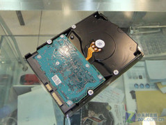 SATA3超大缓存 日立新款2TB硬盘到货 
