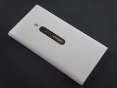 帅气WP新机 白色诺基亚Lumia800再到货 