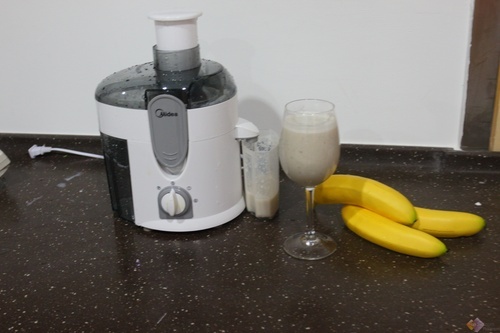 自制香蕉牛奶!美的榨汁机轻松搞定
