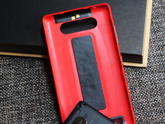 诺基亚Lumia820评测机身背面
