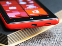 诺基亚Lumia820评测机身背面