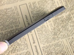 索尼 LT26i 黑色 侧面图 