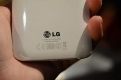 LG新旗舰G2上手评测：很像Galaxy S4