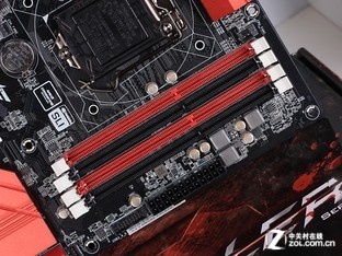 华擎Z97 内存插槽 