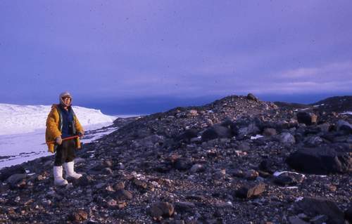 张青松1981年5月在戴维斯站野外考察