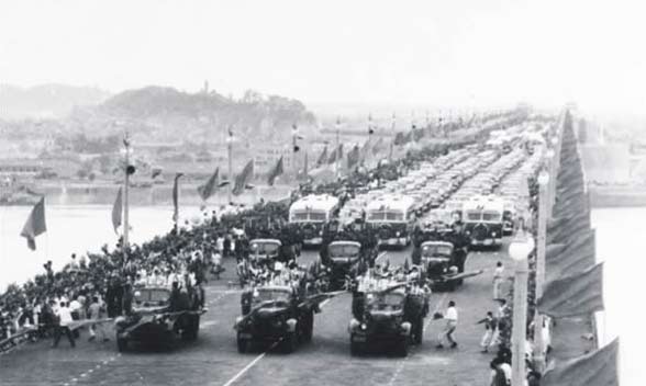 武汉长江大桥建成