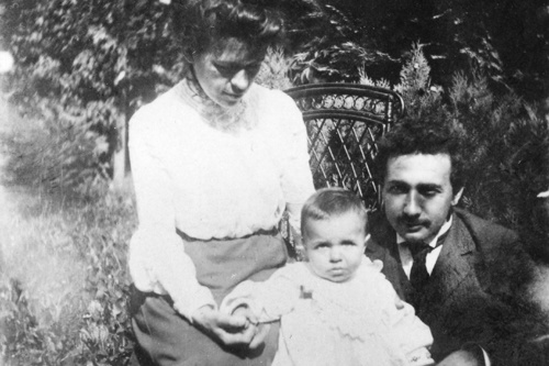 图文：爱因斯坦与妻子和第一个儿子_手机新浪网