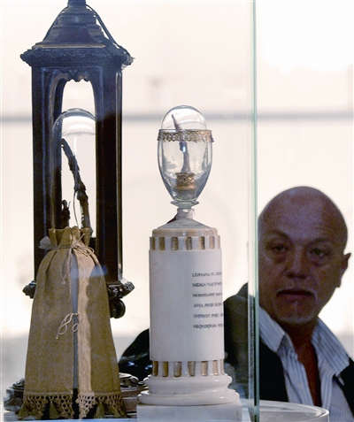 佛罗伦萨博物馆展出的伽利略2根手指