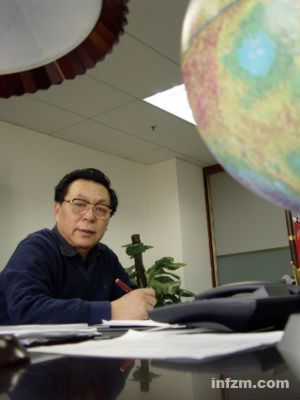 自2003年起担任了7年探月工程首席科学家的欧阳自远 （CFP/图）