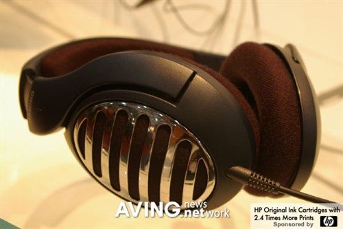 风格的转变 森海塞尔推出亮银色hd515