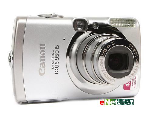 佳能950is采用银色的外壳,在设计上继承了ixus系列的时尚风格,流线型
