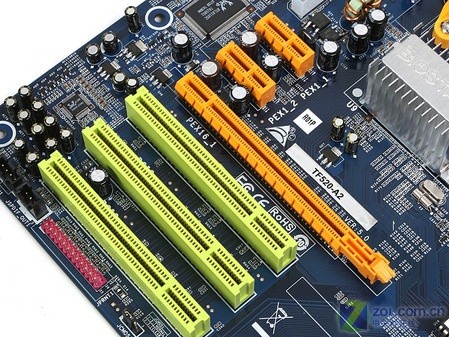 硬件 正文   四个sata2磁盘接口,传输速率达到了3gb/s,可以支持 nv