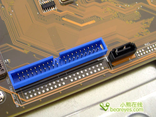 主板上提供了一个ide(ata 133)接口,一个sata 150mb/s接口.