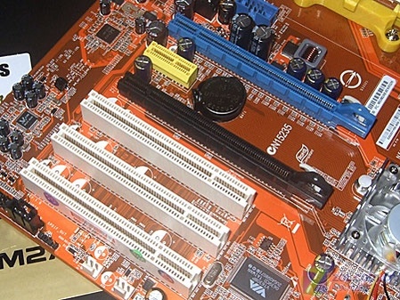 提供1394接口 一线双卡nf570u主板低价到货