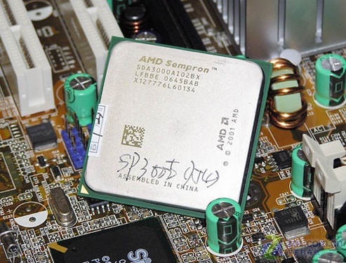 送tt散热器闪龙3000配主板显卡售466元