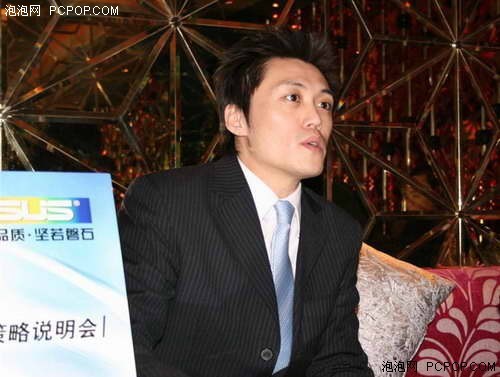 华硕中国业务群副总经理王俊人先生有传言,华硕总部即将搬往新加坡.