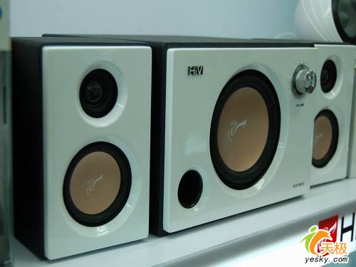 颠覆传统之作 惠威m10超值多媒体2.1音箱