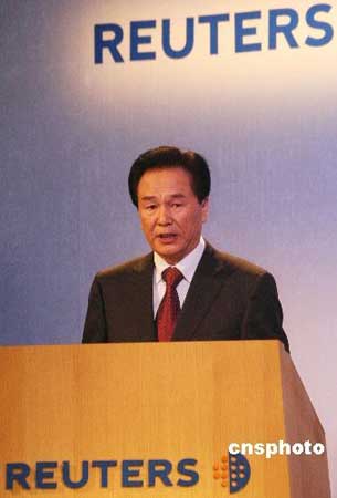 图为中国国务院新闻办副主任蔡名照作主旨演讲。