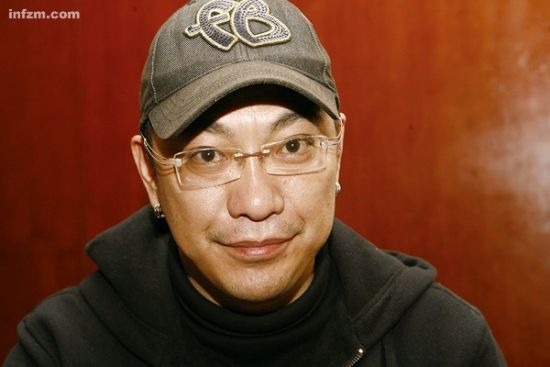 编剧宁财神是资深网友，但他不喜欢在片中使用网络笑料：“任何资讯类型的包袱很容易过时。”他认同赵本山从实践里来的喜剧理论：喜剧最关键的元素不是逗乐，而是准确。 （CFP/图）
