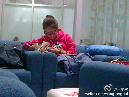 外交部官方微博回应网友紧急求助