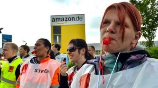 资料图片：亚马逊德国分公司的员工6月初举行的罢工