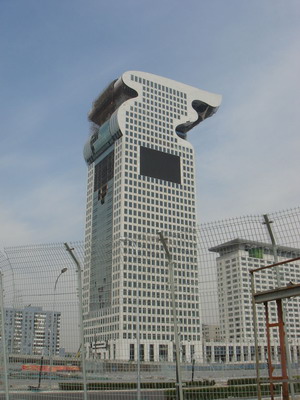 图为盖茨1亿元租下的空中四合院所在楼盘“盘古大观”