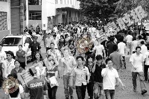 富士康集团在深圳总共有42万名员工，其中大部分是80后、90后青年人。信息时报记者 朱元斌 摄