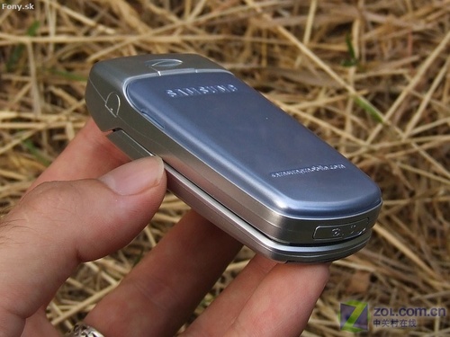 实用为主三星轻巧翻盖机m300图赏4