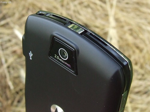 图为来自美国的摩托罗拉公司推出的最新款直板手机slvr l9