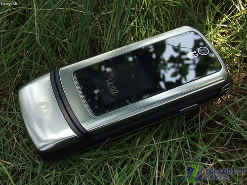 图为摩托罗拉krzr k3手机正面图为摩托罗拉krzr k3手机背面图为