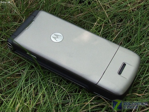 图为摩托罗拉krzr k3手机正面