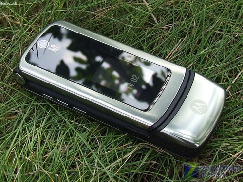 图为摩托罗拉krzr k3手机背面图为摩托罗拉krzr k3手机正面