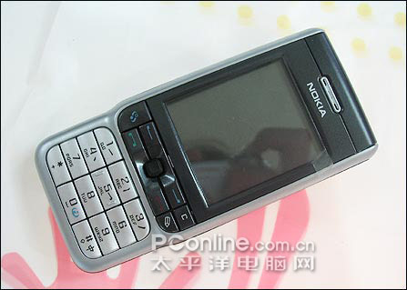 这款诺基亚3230采用了诺基亚的传统风格,直板造型,由年轻偶像王力宏