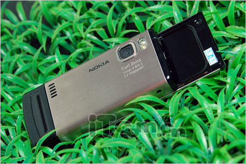 又见蔡司镜头 诺基亚金属新机6500热卖