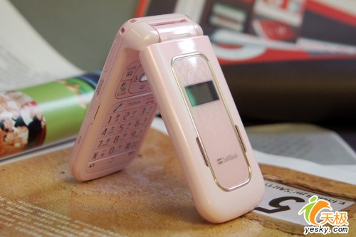 粉色诱惑 东芝新品手机810t仅售2600元