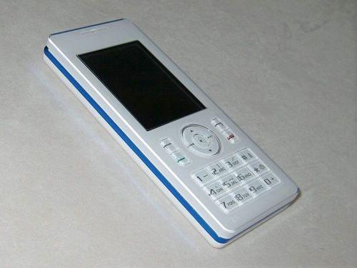 白衣飘飘步步高时尚音乐手机i288图赏