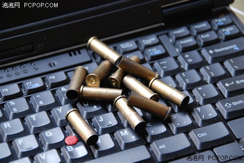 原本,我们计划使用“捷克·38手枪”和“建卫-8