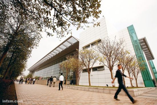 崇尚“狼性文化”的华为试图一直让员工保持着奔跑的姿势。 （CFP/图）