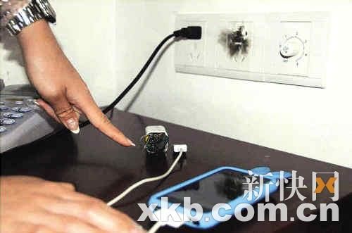 充电器突然爆炸，导致郭小姐的苹果手机烧坏。新快报记者 王剑平/摄